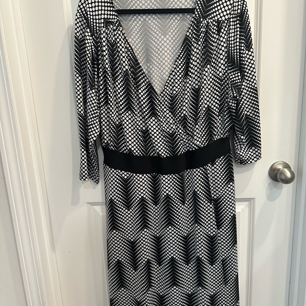 Igigi Black and White Geometric Long Sleeve Dress